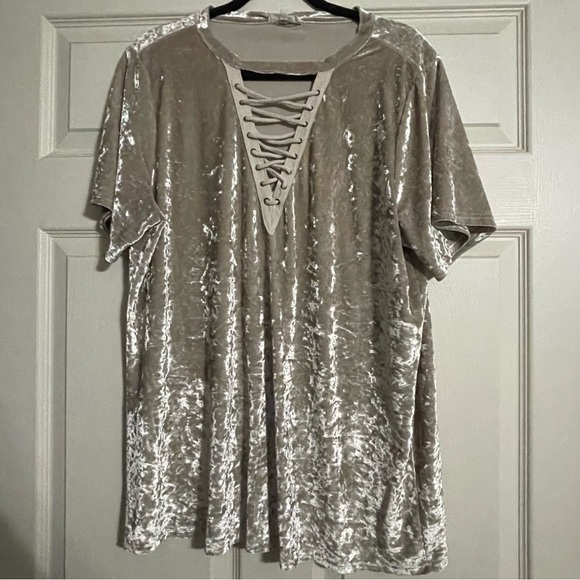 Entro Velvet Lace Vneck - Picture 1 of 3